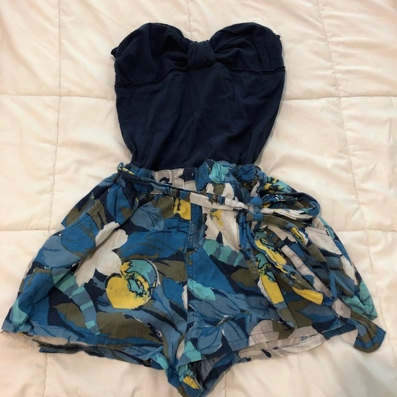 Hollister Dresses & Skirts - Hollister tropical romper